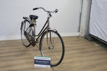 Afbeelding van Damesfiets met open frame en voordrager