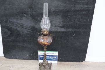Afbeelding van Antieke olielamp met Bronze Voet