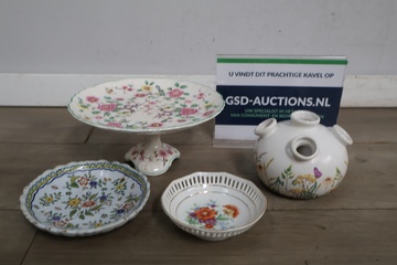 Afbeelding van Set decoratief porselein met bloemenmotief