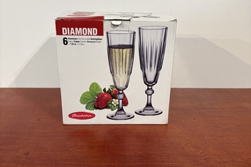 Afbeelding van Diamond kristalen glazen nieuwe in doos
