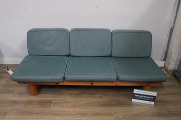 Afbeelding van Driezitsbank met groene bekleding