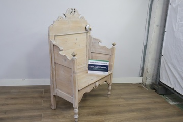 Afbeelding van Houten antieke bank met sierlijk decor