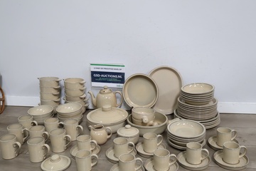 Afbeelding van Groot Compleet beige serviesset