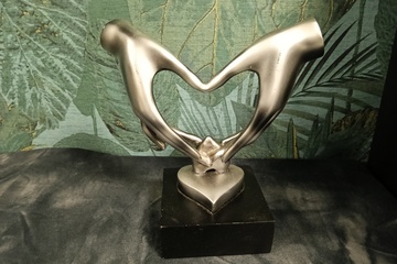 Afbeelding van beeld kunst love amore liefdes beeld met twee handen