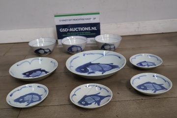 Afbeelding van Blauw-wit porseleinen schaaltjes met visdecoratie