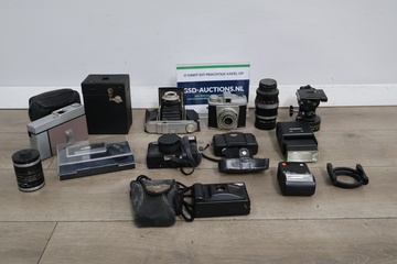 Afbeelding van Vintage camera's, lenzen en fototoebehoren set
