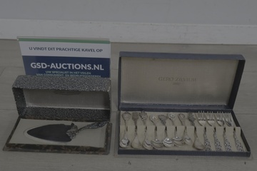 Afbeelding van Zilveren verzilverd lepels en taartserver set