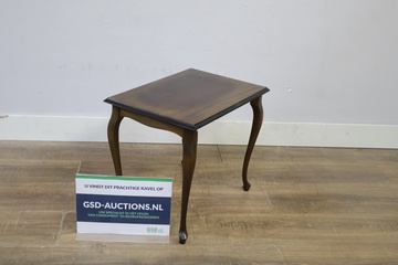 Afbeelding van Houten bijzettafel met gebogen poten