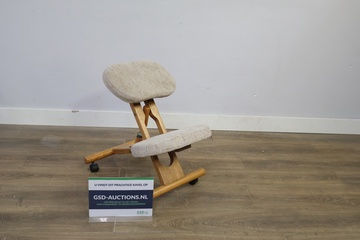 Afbeelding van Ergonomische kniestoel met beige bekleding