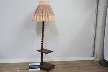 Afbeelding van Antieke vloerlamp met houten draaipoot