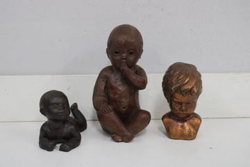 Afbeelding van Set van drie decoratieve babybeeldjes