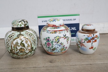 Afbeelding van Set van drie decoratieve Chinese Vazen