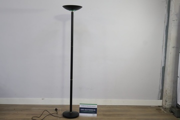 Afbeelding van Zwarte staande vloerlamp
