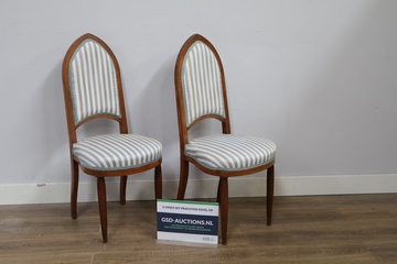 Afbeelding van Set van 2 houten klassieke stoelen'