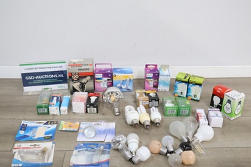 Afbeelding van Diverse lichtlampen en gloeilampen set