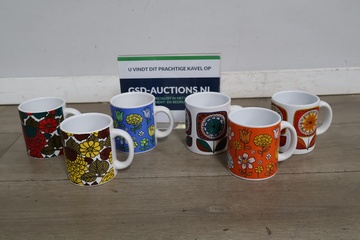 Afbeelding van Set van 6 keramische mokken met bloemmotieven