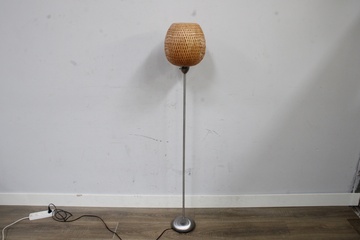 Afbeelding van Staande lamp met gevlochten kap