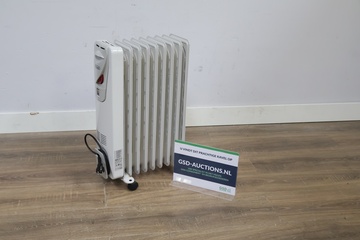 Afbeelding van Witte elektrische radiator met wieltjes
