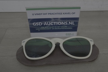 Afbeelding van Zonnebril met wit montuur en etui