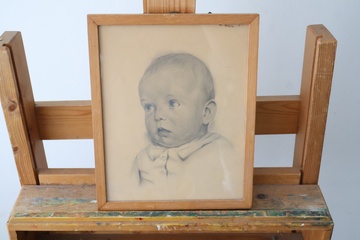 Afbeelding van Tekening van babyportret in houten lijst