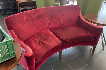Afbeelding van Rode design tweezitsbank
