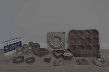 Afbeelding van Set oude metalen bakvormen