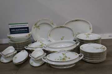 Afbeelding van Groot Villeroy & Boch servies met bloemenpatroon