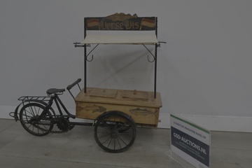 Afbeelding van Houten driewieler marktkraam model viskraam