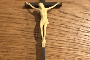 Afbeelding van Kleine Jezus aan kruis beeltenis 10,5 cm hoog