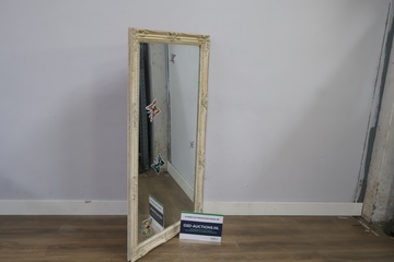 Afbeelding van Grote Spiegel met Sierlijke Lijst - 143x83