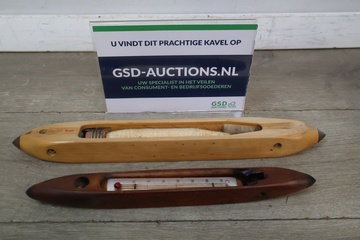 Afbeelding van Houten scheringklossen met garenspoel en thermometer