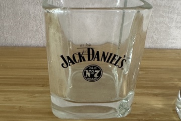 Afbeelding van 2 whisky glazen