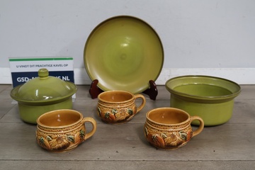Afbeelding van Serveer- en drinkservies van aardewerk en keramiek