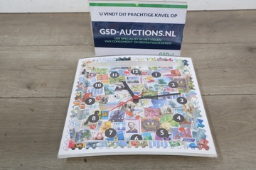 Afbeelding van Wandklok met postzegelprint''