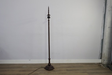 Afbeelding van Antieke Metalen Vloerlamp