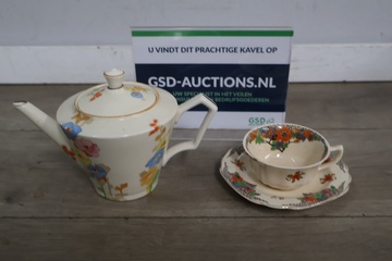 Afbeelding van Vintage theepot met kop en schotel''