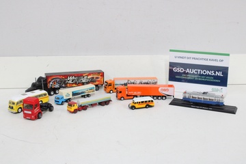 Afbeelding van Set modelvoertuigen en trammodel