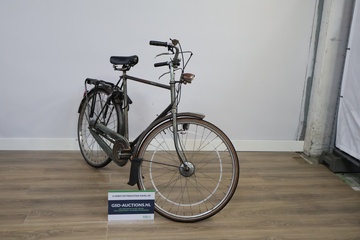 Afbeelding van Oude herenfiets met licht en bagagedrager