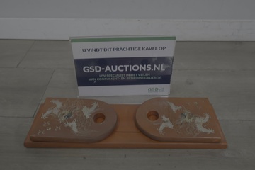Afbeelding van Decoratief houten object met gravures