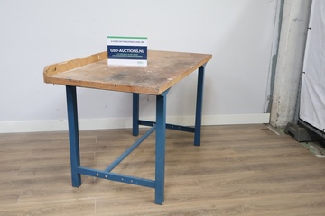 Afbeelding van Industriele werkbank met houten blad
