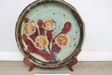 Afbeelding van Decoratief keramisch bord met bloemmotief