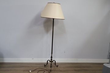 Afbeelding van Staande lamp met stoffen kap''