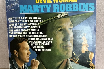 Afbeelding van Devil woman marty robbins lp Ongetest
