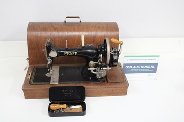 Afbeelding van Antieke Pfaff naaimachine