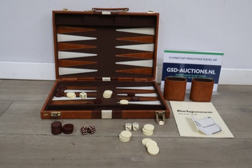 Afbeelding van Klassiek backgammonspel in houten koffer
