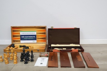 Afbeelding van Spellen set met schaak en rummikub