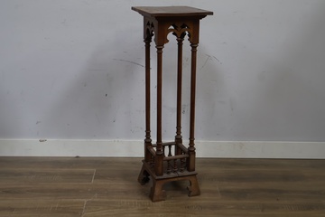 Afbeelding van Houten plantentafel met open werk