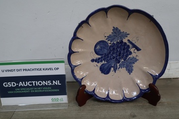 Afbeelding van Decoratief blauw-wit keramisch schaal met fruitmotief