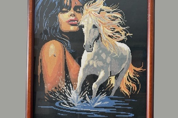 Afbeelding van Borduurwerk of goblen van een vrouw met een wit paard