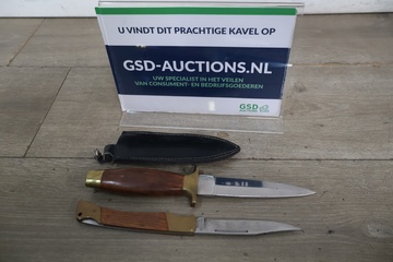 Afbeelding van Set van 2 messen met houten handvat en leren schede